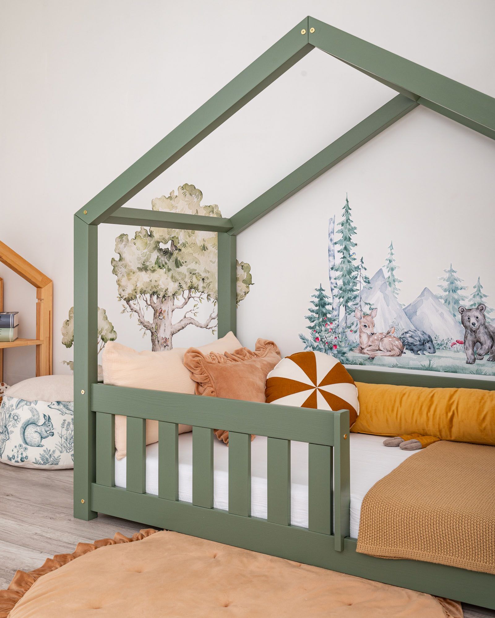 Na imagem: Cama casinha Pipit 160x80 cm com grade, Cor: olive