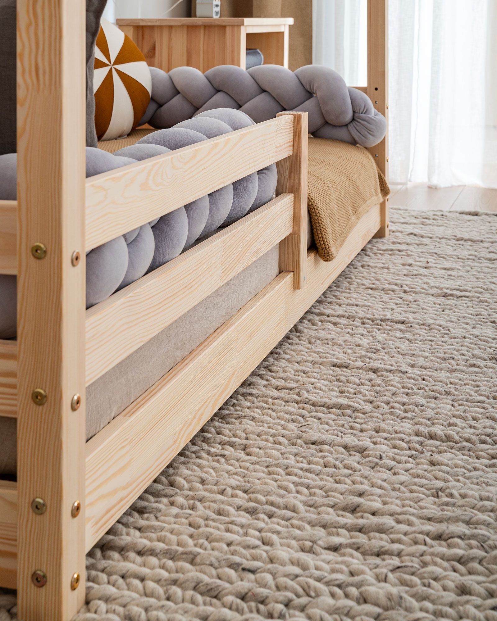 Cama de casa Meli SLIM, Cama de chão, Barreira de proteção horizontal, Entrada lateral, Natural